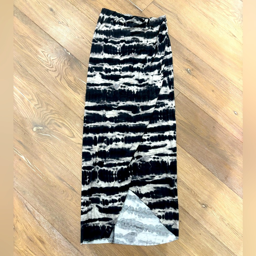 NWT Mossimo black/cream tie dye maxi skirt